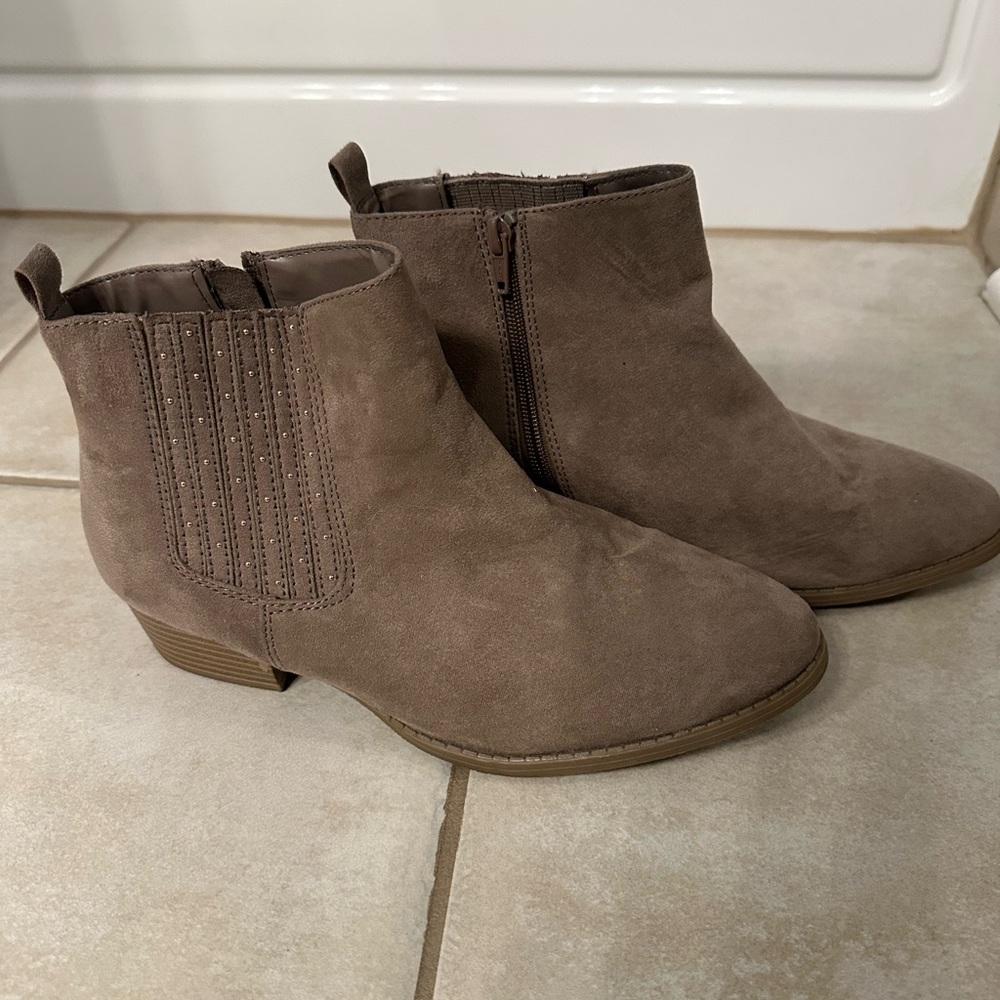 Laura Conrad Brown Ankle Boots